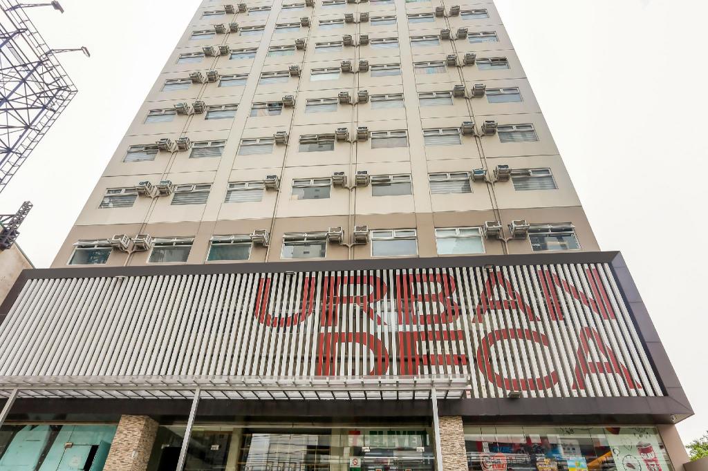 OYO 143 Buenbyahe Urban Deca Tower Edsa in Mandaluyong City, Philippines