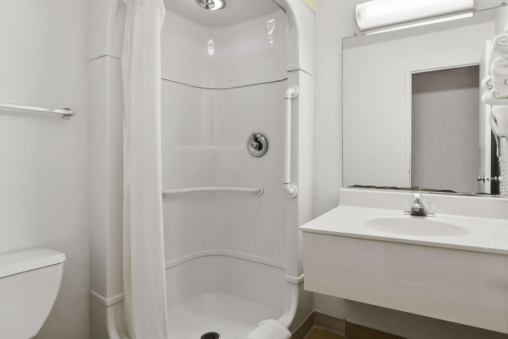 Americas Best Value Inn Lincoln Airport - photo 26