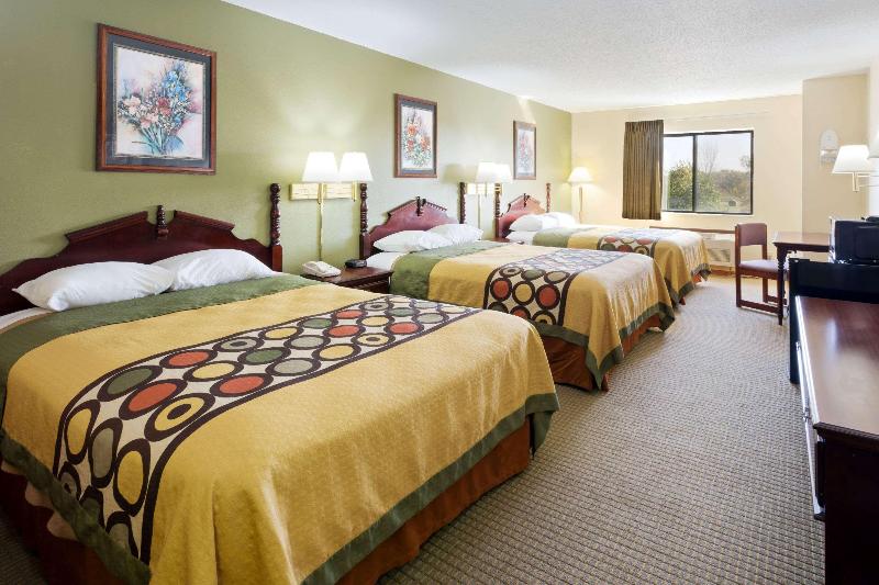 Super 8 by Wyndham DeKalb IL - photo 18