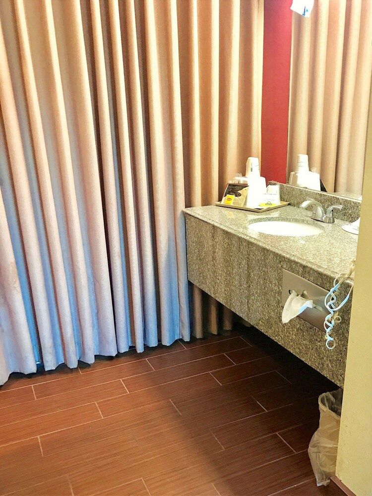Days Inn by Wyndham East Albuquerque - photo 16