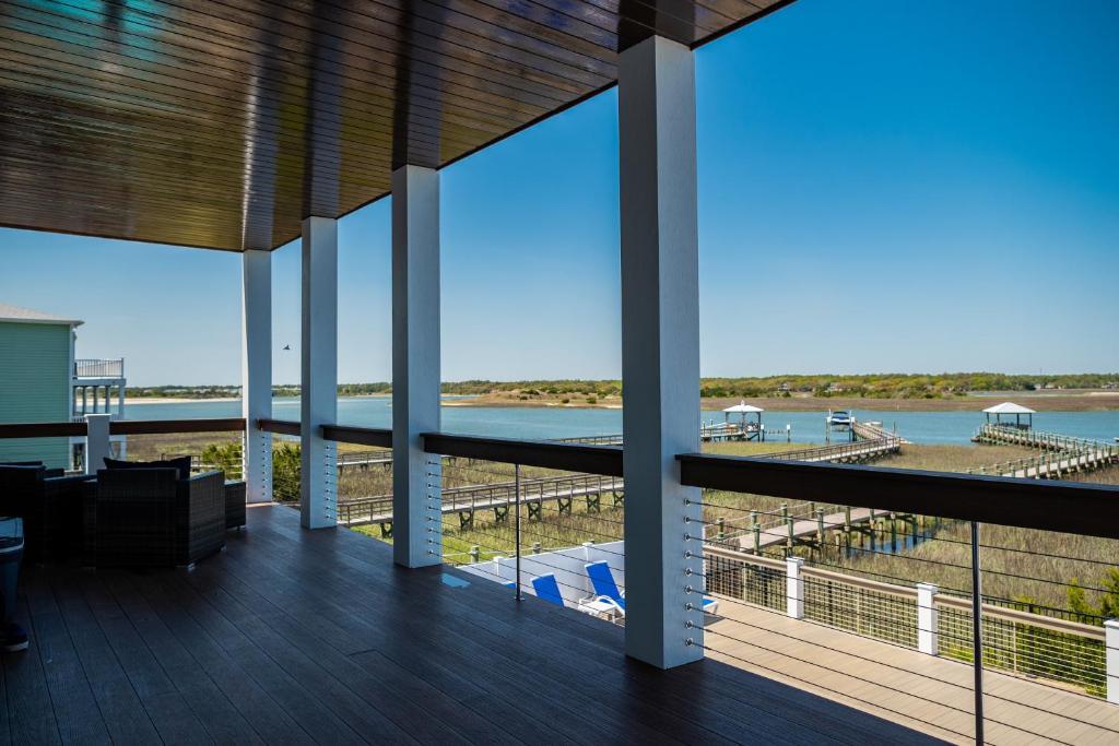 Golden Hour by Oak Island Accommodations - photo 4