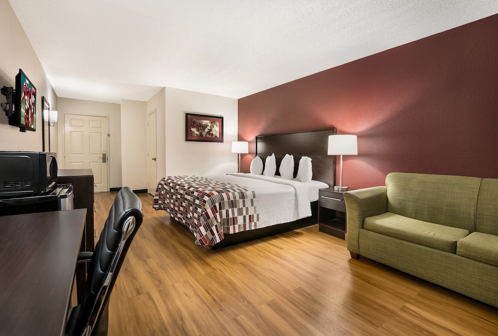 Red Roof Inn & Suites Knoxville East - photo 9