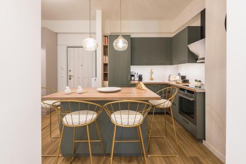 Chic and Comfort Home in Central Athens — 4-Star Luxury Hotel in Athens, Greece
