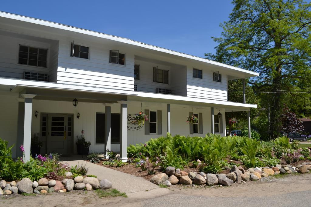 Buzz's Lakeside Inn — hotel in Whitehall