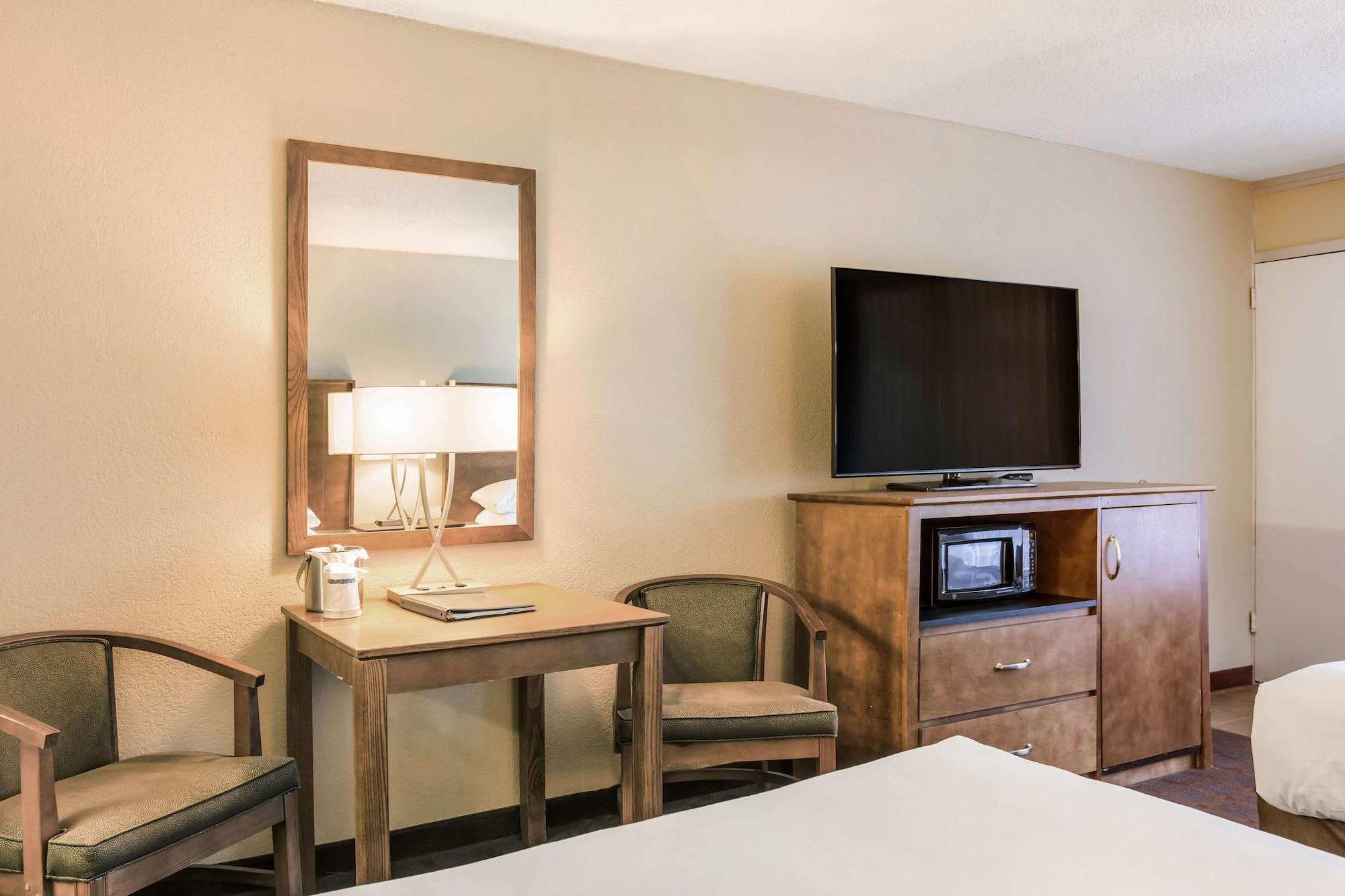 Red Lion Inn & Suites Branson - photo 24