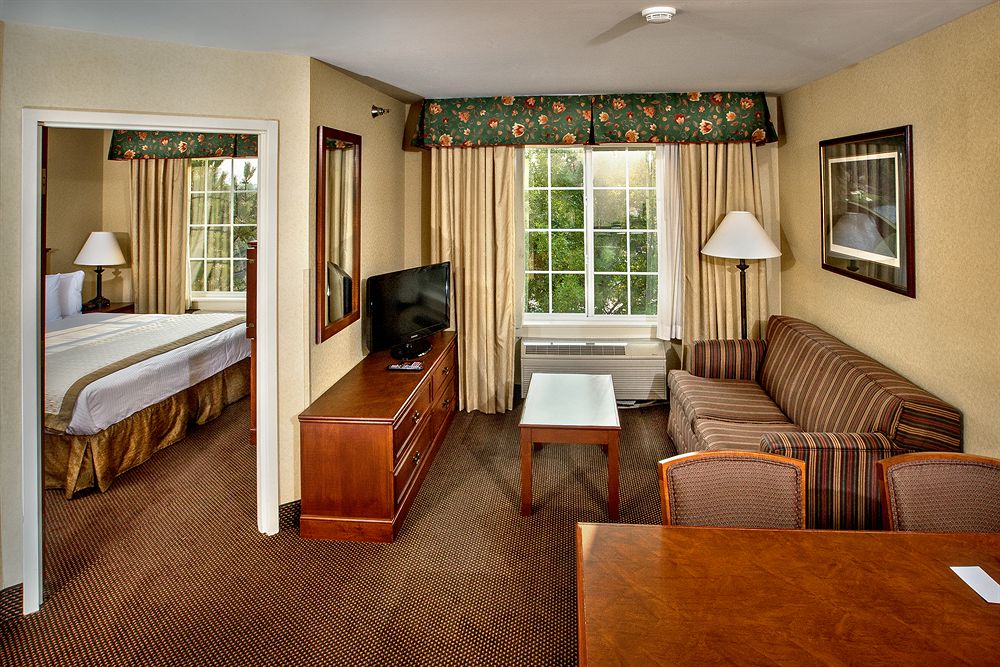 The Lotus Suites at Midlane - photo 6