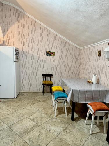 Old Tbilisi Authentic spacious 3BR Apartment with Balcony Walk to Freedom Sq Family friendly