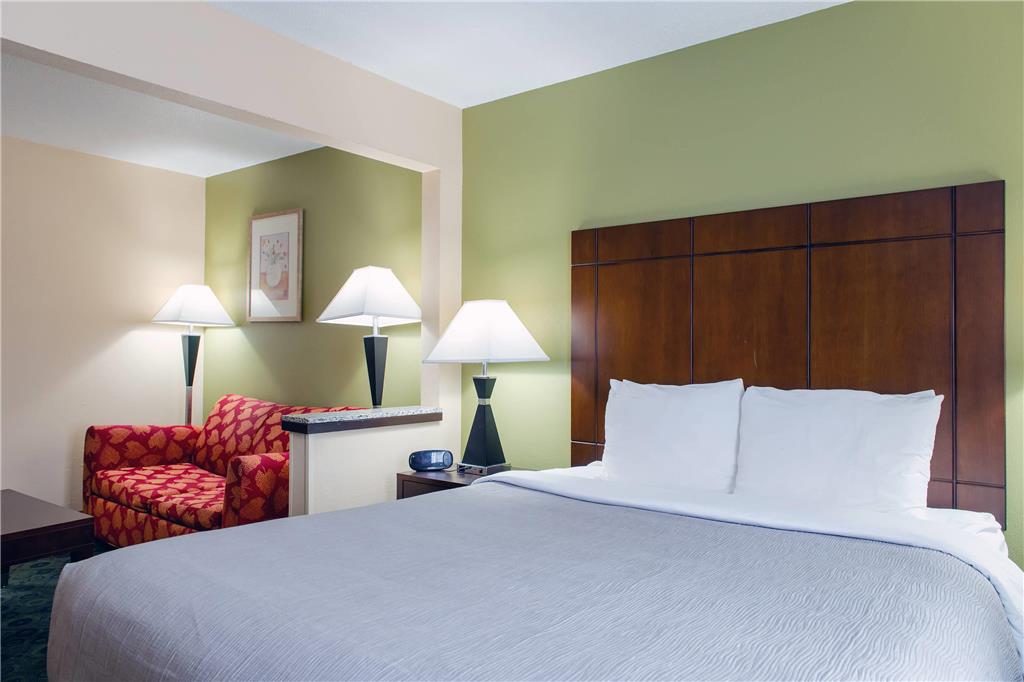 Quality Inn & Suites Bloomington I 55 and I 74 - photo 37