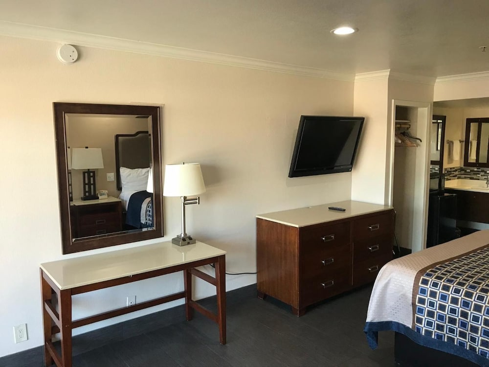Economy Inn Lax - photo 9