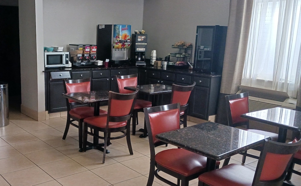 Richland Inn & Suites - photo 14