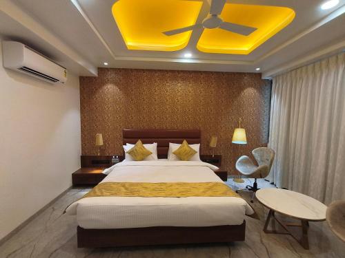 Four Petals Executive by LHMS — Akalkot — photo 2