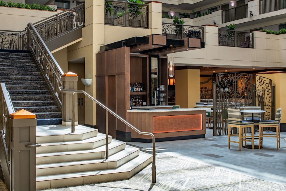 Embassy Suites by Hilton Sacramento Riverfront Promenade - photo 4