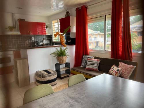 F2 rénové climatisé et lumineux — 4-Star Luxury Hotel in Cayenne, French Guiana