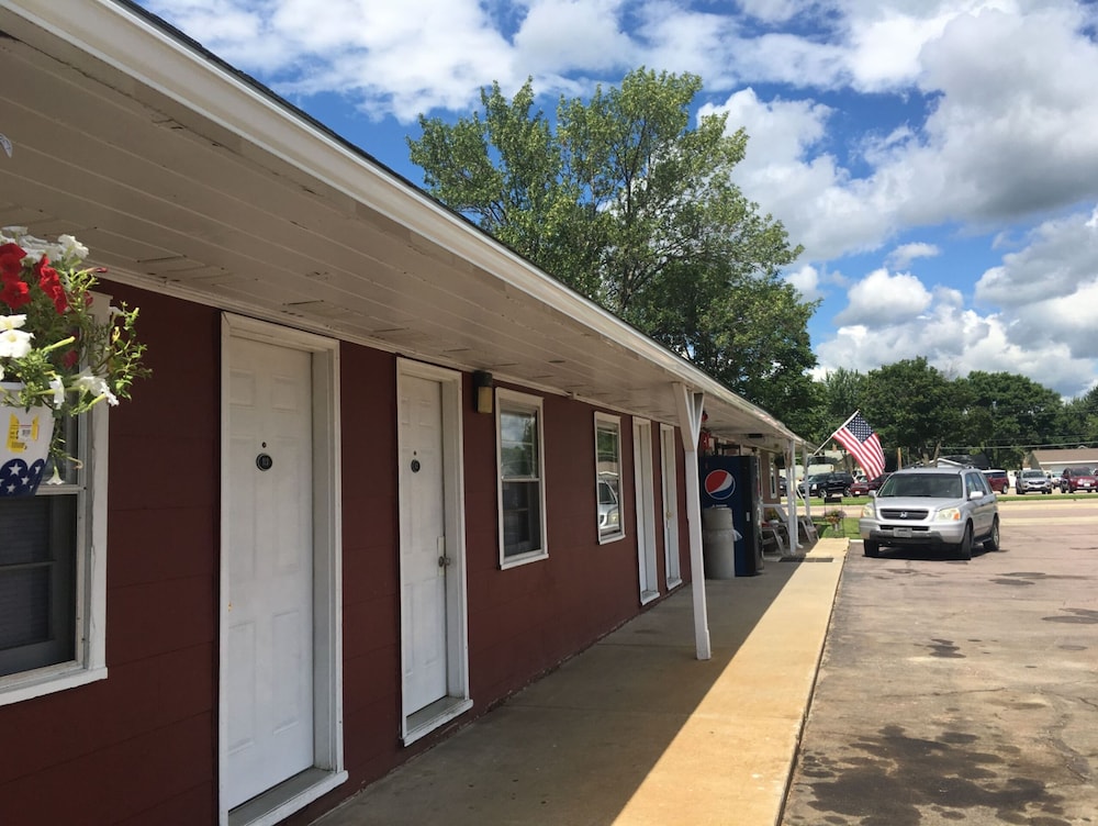 Colonial Inn Extended Stay By OYO New Ulm - photo 18