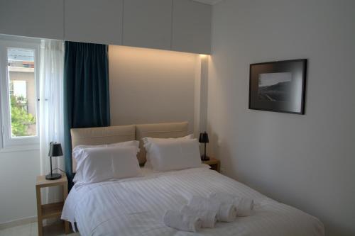 Rooster Ioannina — 4-Star Luxury Hotel in Ioannina, Greece