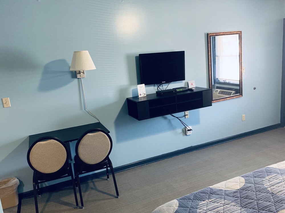 Travelers Inn And Suites - photo 8