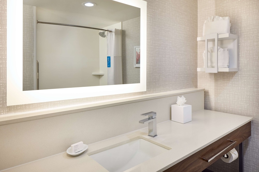 Hampton Inn Massillon - photo 22