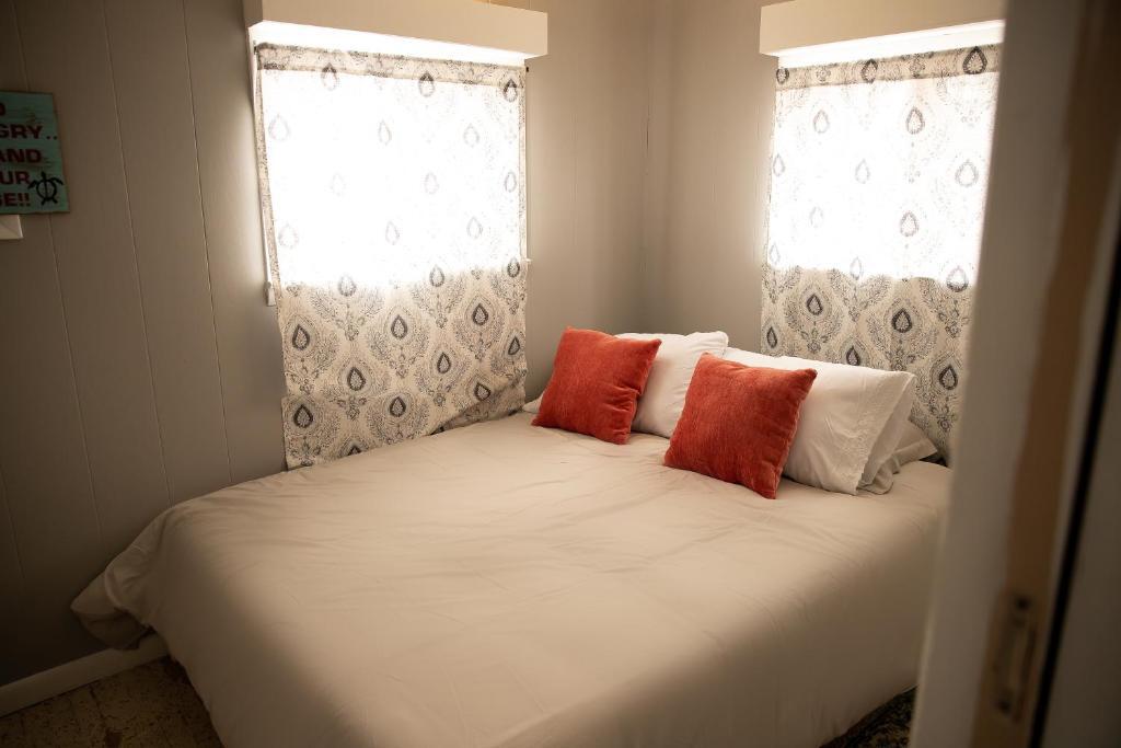 New Listing Bright Bohemian Stay - photo 3
