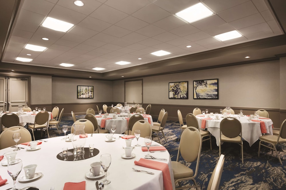 Embassy Suites by Hilton Brea North Orange County - photo 32