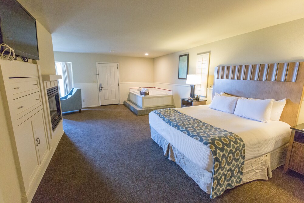 Cambria Landing Inn & Suites - photo 8