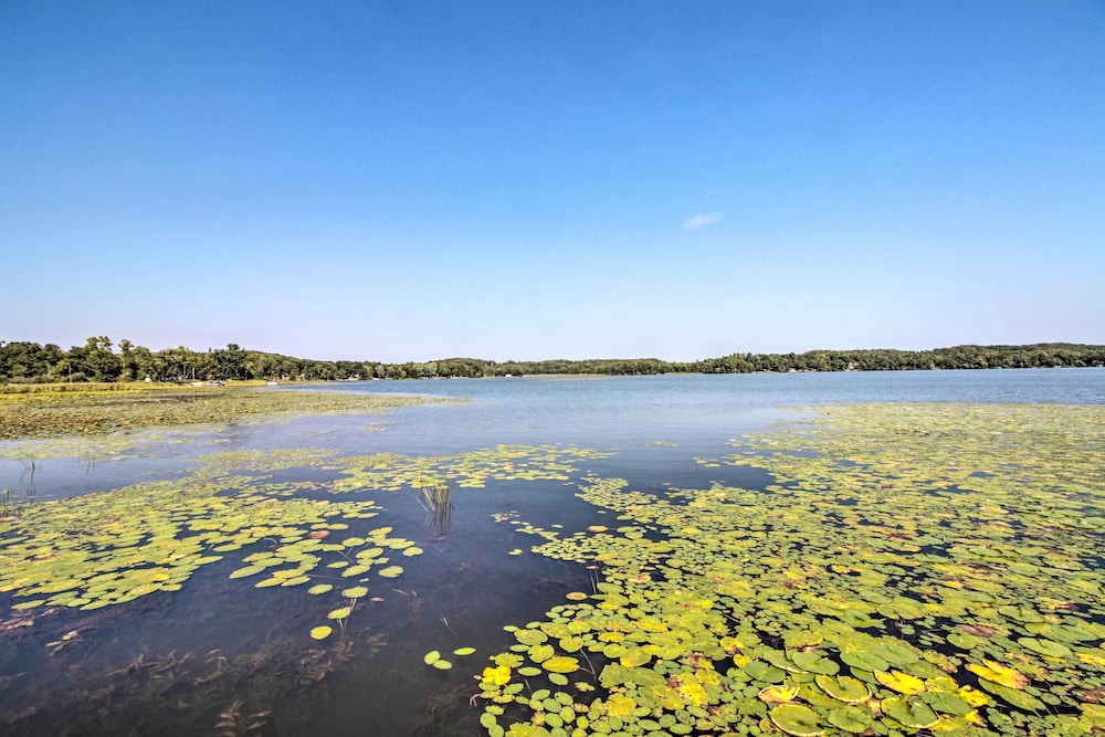 Big Lake Getaway with Private Beach and Fire Pit — hotel in Cushing