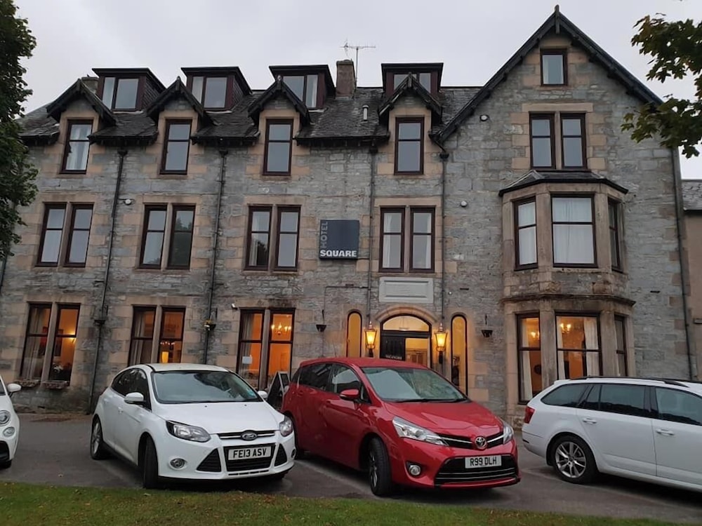 Hotel Square - carbon neutral hotel in Elgin