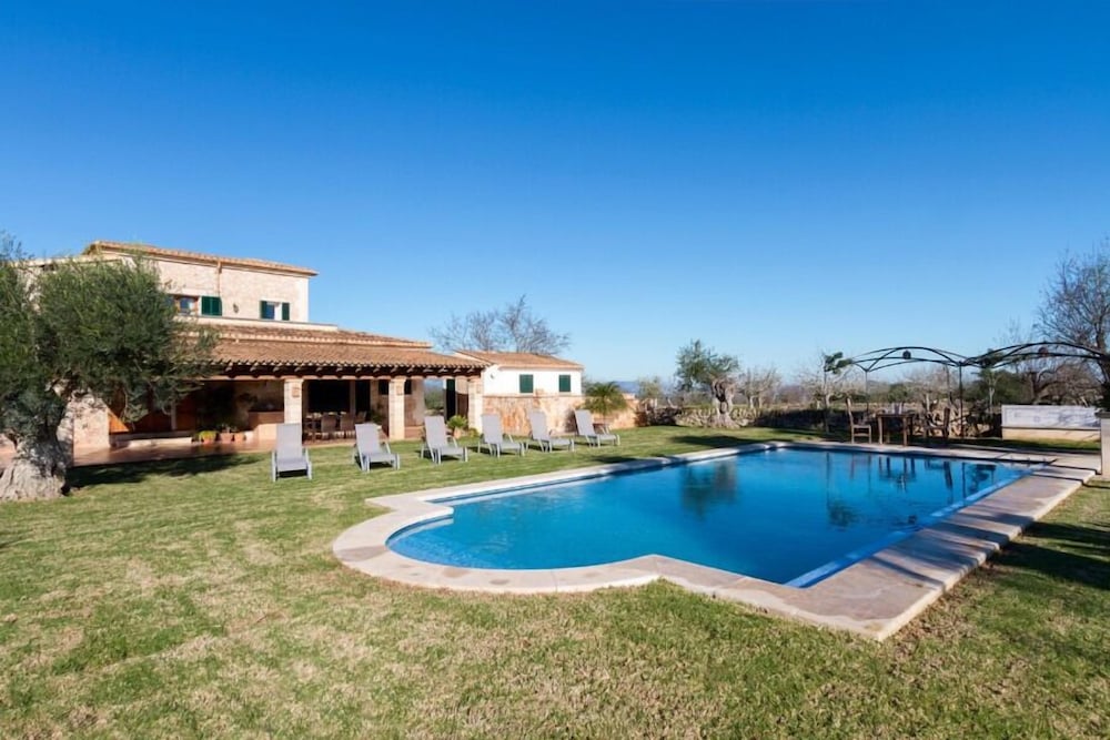 Villa Can Pedro — 4-Star Luxury Hotel in Sineu, Spain