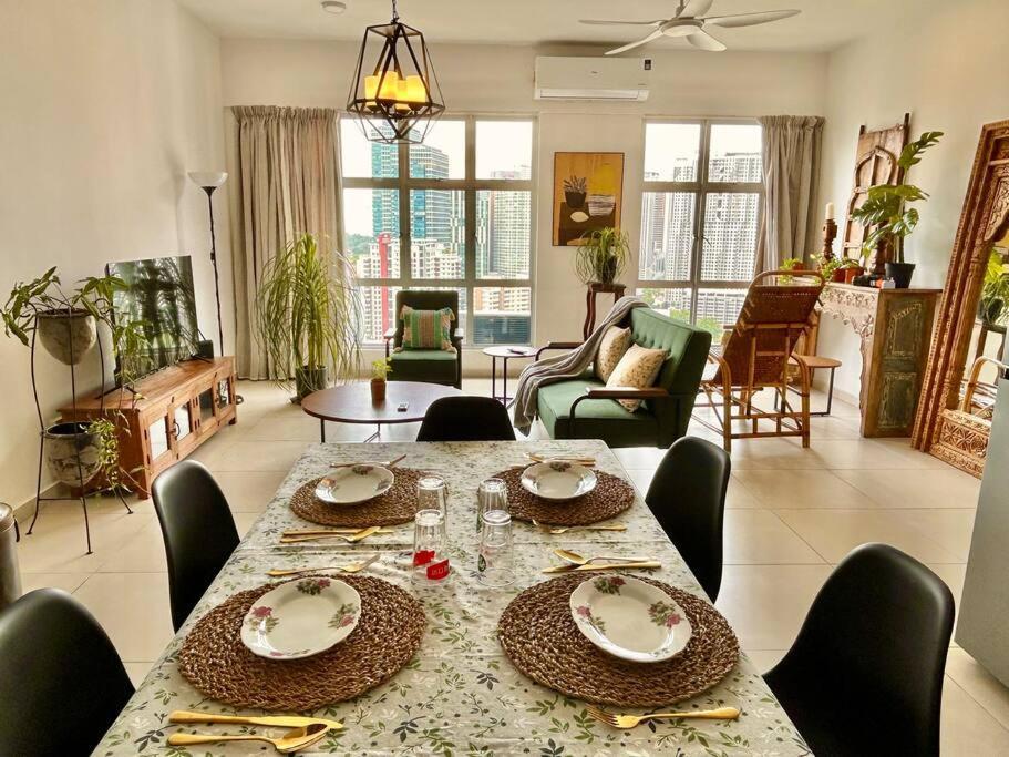 3 bedroom apt L26 at kl sentral with city view — 4-Star Luxury Hotel in Kuala Lumpur, Malaysia
