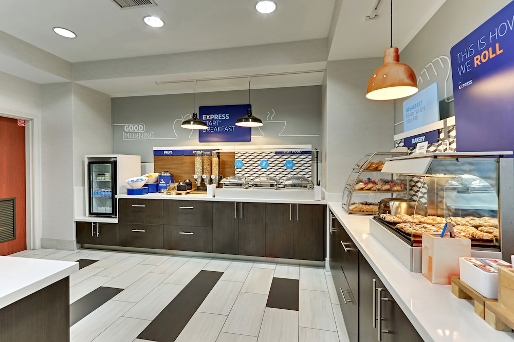 Holiday Inn Express Hotel & Suites Weatherford by IHG - photo 71