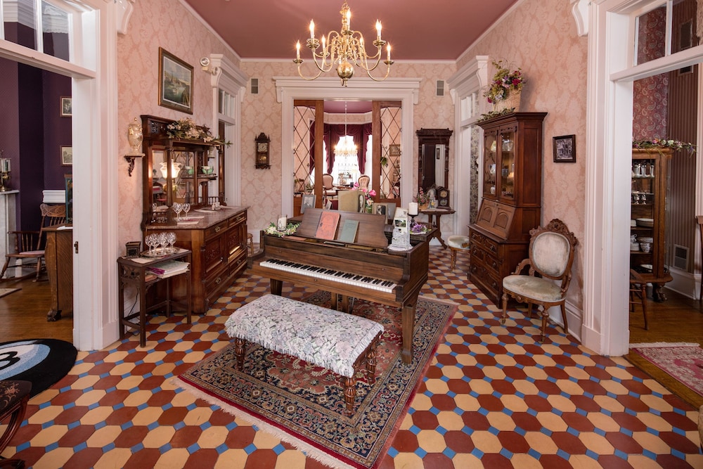 The Steamboat House Bed & Breakfast — 4-Star Luxury Hotel in Galena, United States
