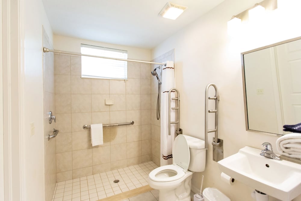 Messina Vacation Rental at Lely Resort. Spacious 3 BR 2 Bath Condo with Lake Views and Handicap Accessibility. Enjoy Community Pool Hot Tub and Proximity to Naples Beaches and Dining - photo 18