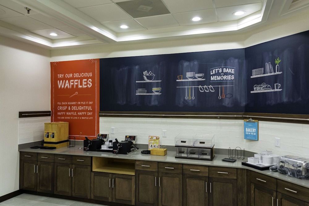 Hampton Inn Kinston - photo 33