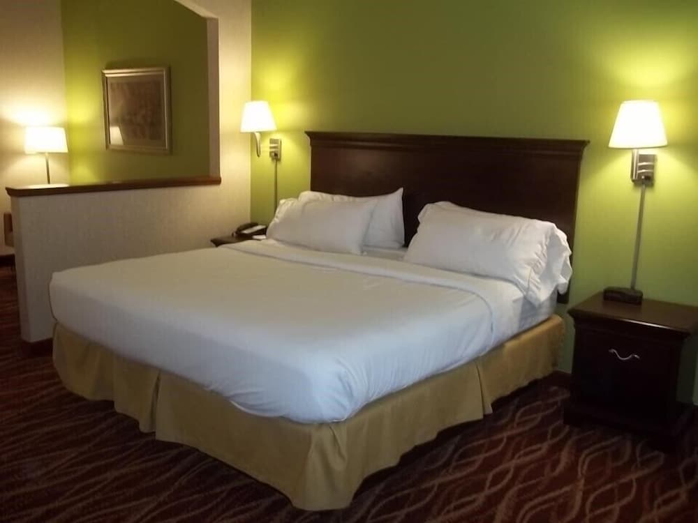 Baymont Inn and Suites Findlay - photo 12