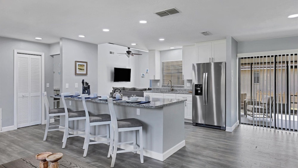 5638 Colonial Oaks Blvd in Sarasota, United States