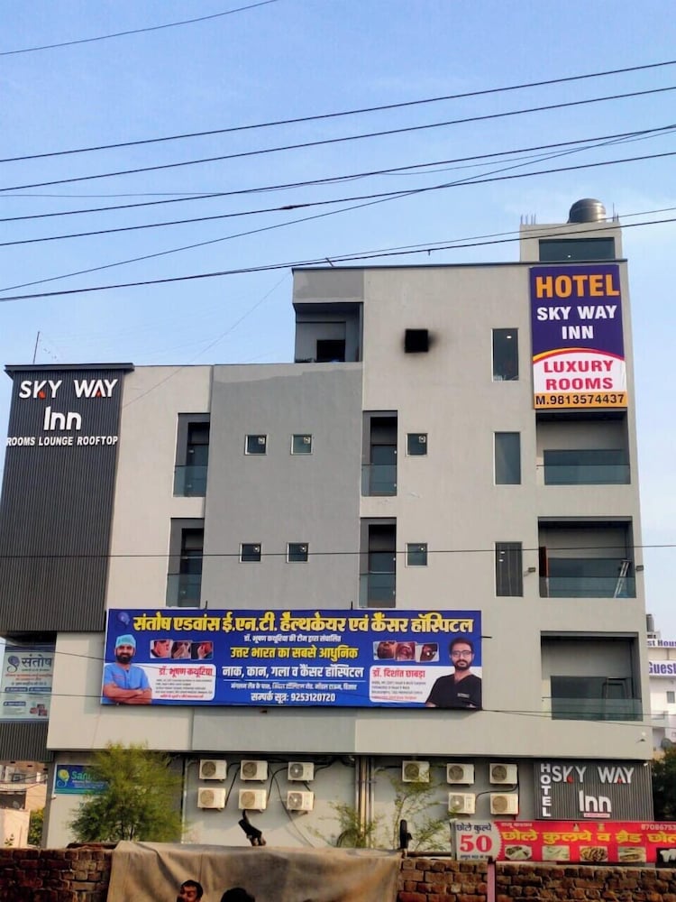 Hotel sky way inn in Hisar, India