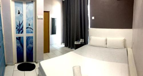Aqil Beach Inn — Marang — photo 4