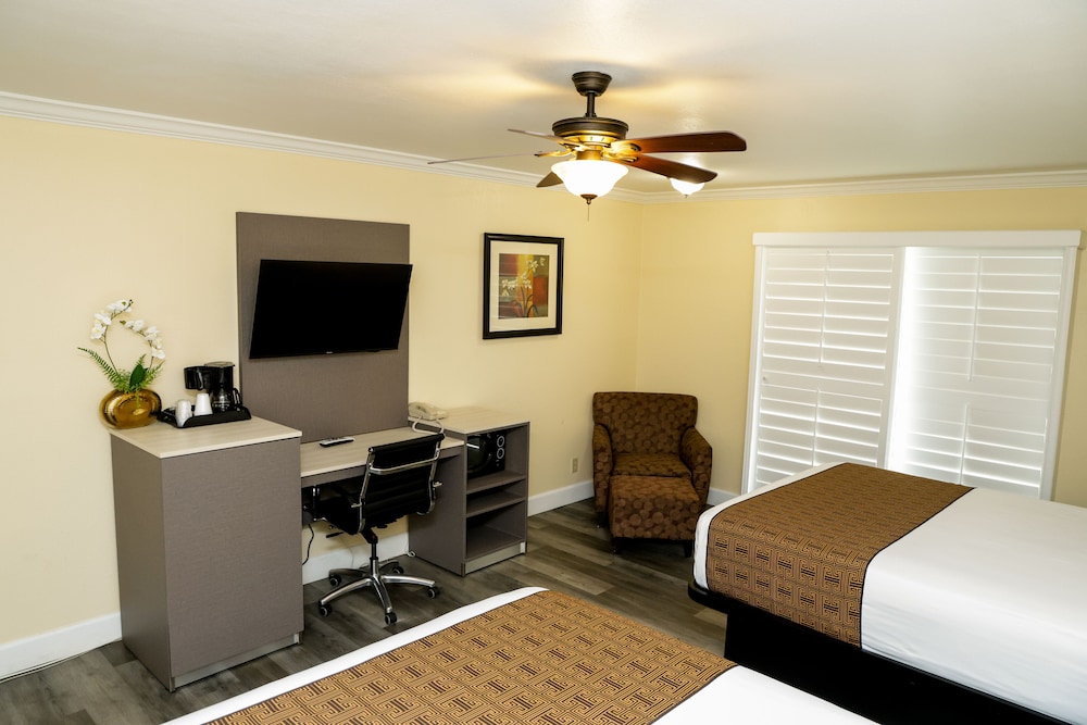 Silver Surf Motel - photo 53