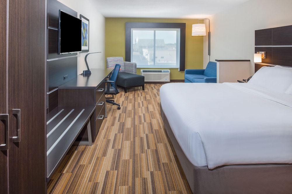 Holiday Inn Express Hotel & Suites Bismarck by IHG - photo 5