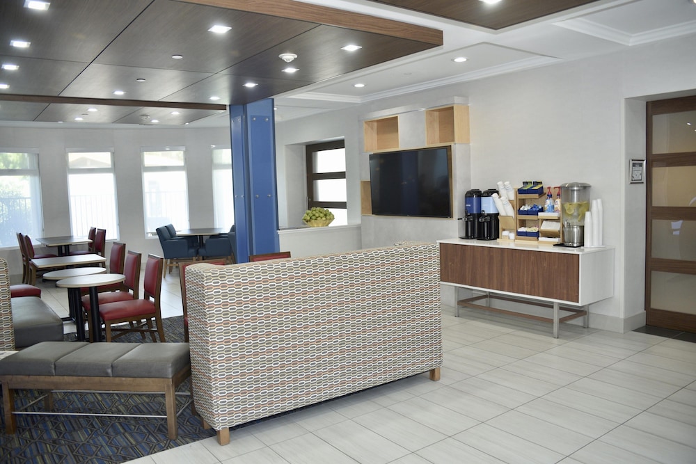 Holiday Inn Express Windsor Sonoma Wine Country by IHG - photo 2