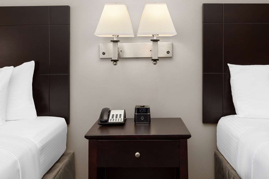 La Quinta Inn & Suites by Wyndham Deer Park - photo 18