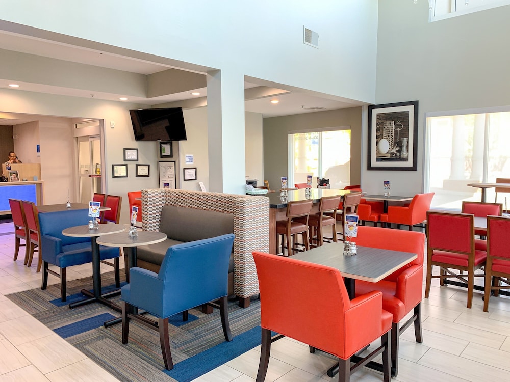 Holiday Inn Express & Suites Lexington Dtwn Area Keenland by IHG - photo 29