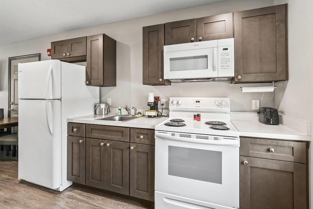 Baymont by Wyndham Ocala Suites - photo 24