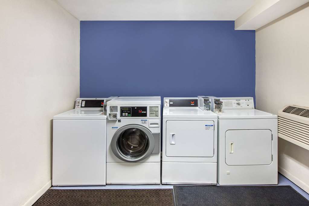 Days Inn & Suites by Wyndham Braunig Lake - photo 15