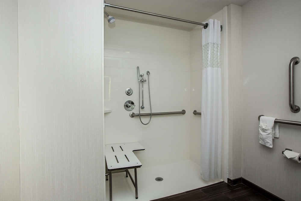 Hampton Inn & Suites Knoxville Papermill Drive - photo 25