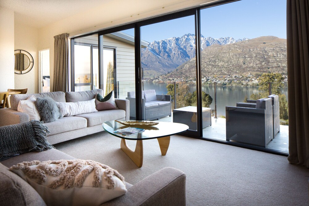 Whakatipu Bliss — 4-Star Luxury Hotel in Queenstown, New Zealand