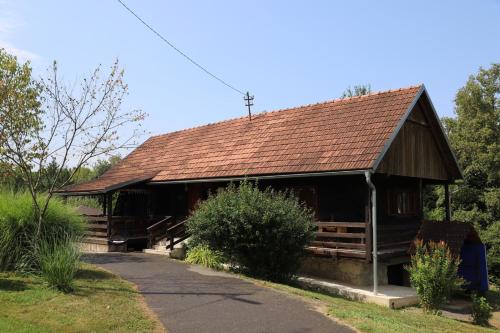 Wooden house Mali Vrh — 4-Star Luxury Hotel in Kamanje, Croatia