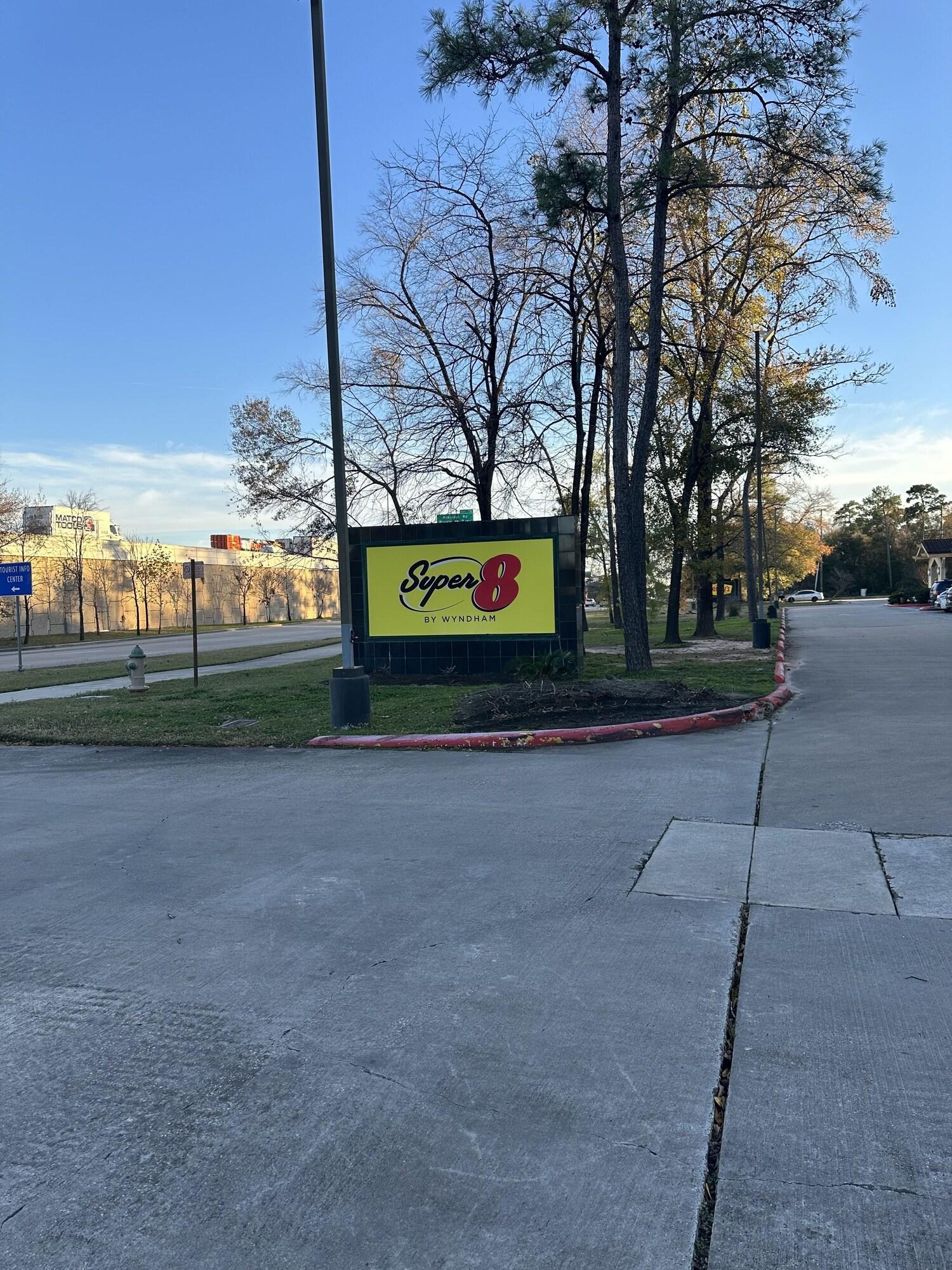 Super 8 by Wyndham The Woodlands North - photo 9