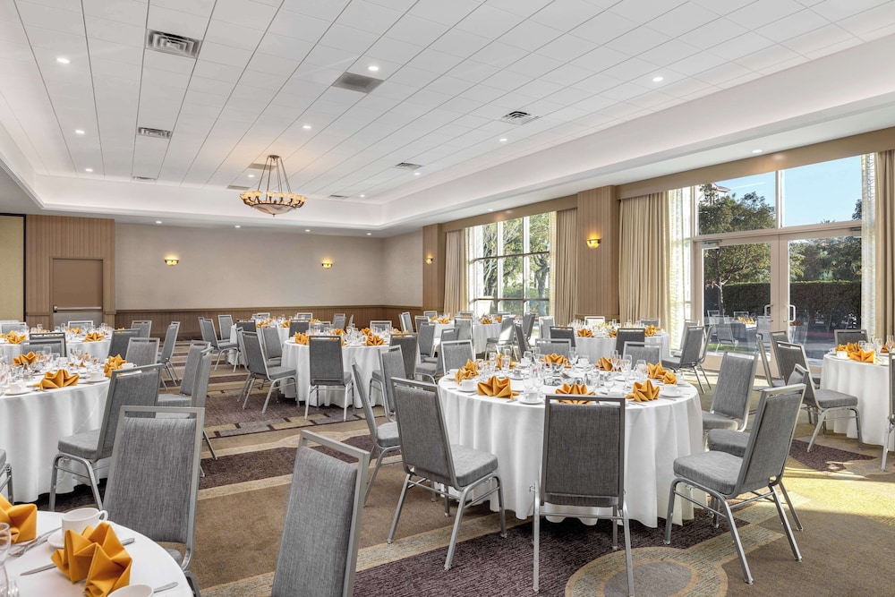 Embassy Suites by Hilton Anaheim South - photo 63