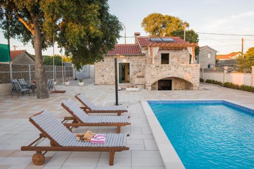 Family friendly house with a swimming pool Primosten Burnji Primosten 21068 — 4-Star Luxury Hotel in Primosten, Croatia