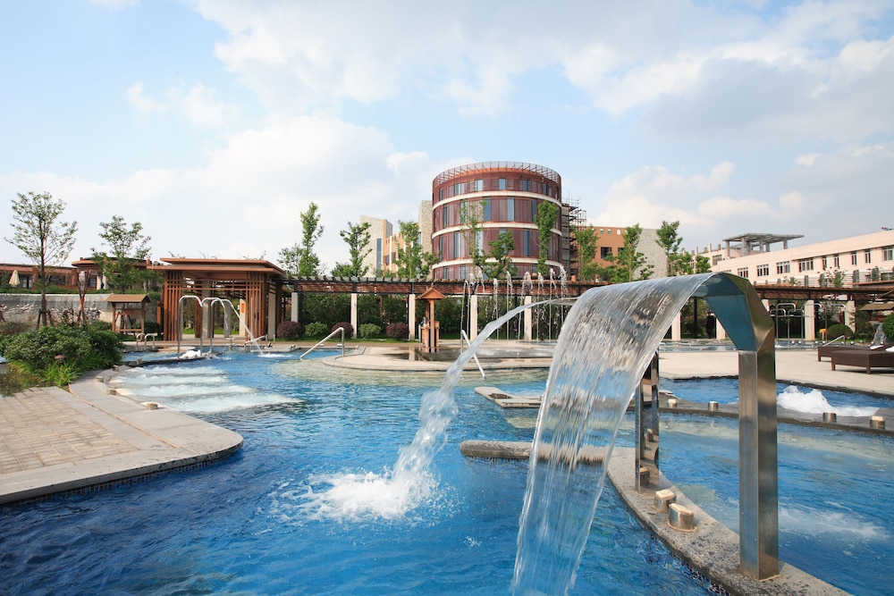 Phoenix Hotspring Resort - last minute hotel in Suzhou